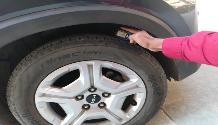 2022 KIA SONET HTK PLUS 1.2, Petrol, Manual, 42,915 km, tyre