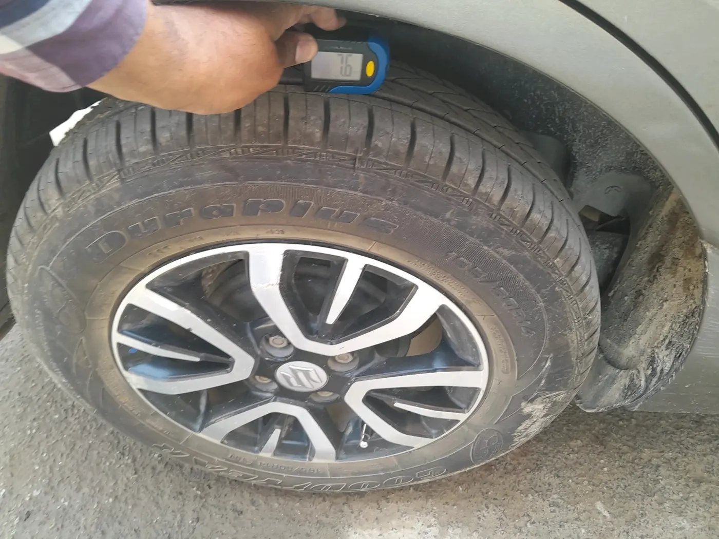 2023 Maruti Dzire VXI CNG, CNG, Manual, 87,551 km, tyre