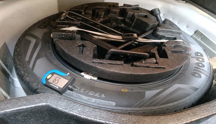 2017 Skoda Rapid STYLE 1.5 TDI AT, Diesel, Automatic, 1,41,980 km, tyre