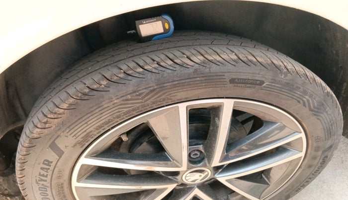 2017 Skoda Rapid STYLE 1.5 TDI AT, Diesel, Automatic, 1,41,980 km, tyre