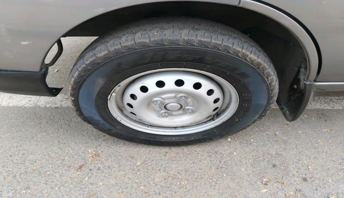 2023 Maruti Eeco 5 STR AC, Petrol, Manual, 13,614 km, tyre