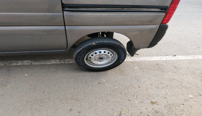 2023 Maruti Eeco 5 STR AC, Petrol, Manual, 13,614 km, tyre