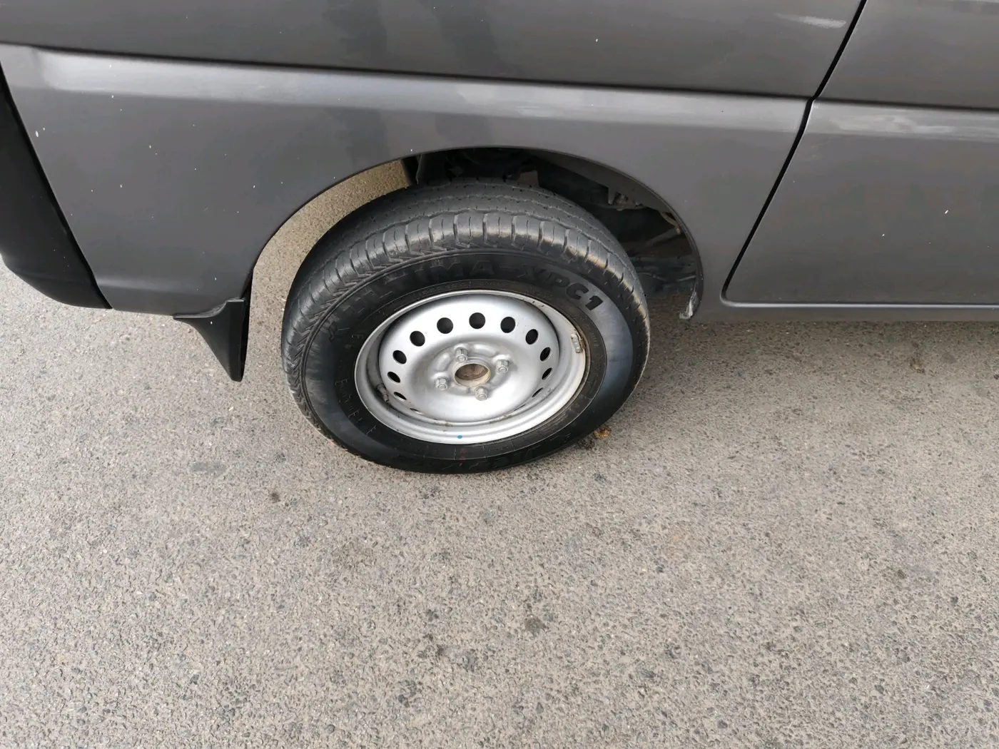 2023 Maruti Eeco 5 STR AC, Petrol, Manual, 13,614 km, tyre