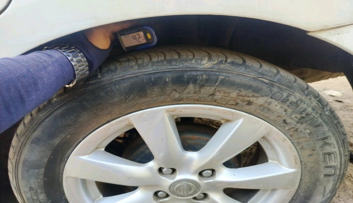 2011 Nissan Sunny XV PETROL, CNG, Manual, 73,904 km, tyre