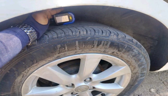 2011 Nissan Sunny XV PETROL, CNG, Manual, 73,904 km, tyre