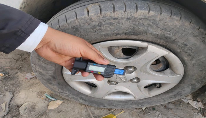 2011 Hyundai Accent GLE, CNG, Manual, 1,19,429 km, tyre