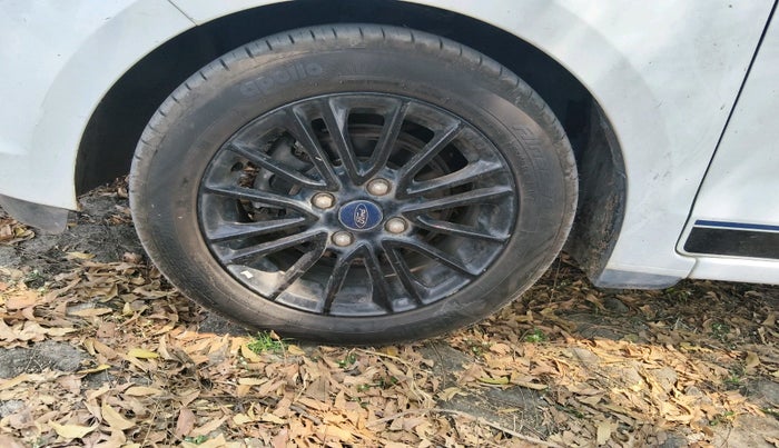 2019 Ford New Figo TITANIUM BLU 1.2 PETROL, Petrol, Manual, 52,629 km, tyre