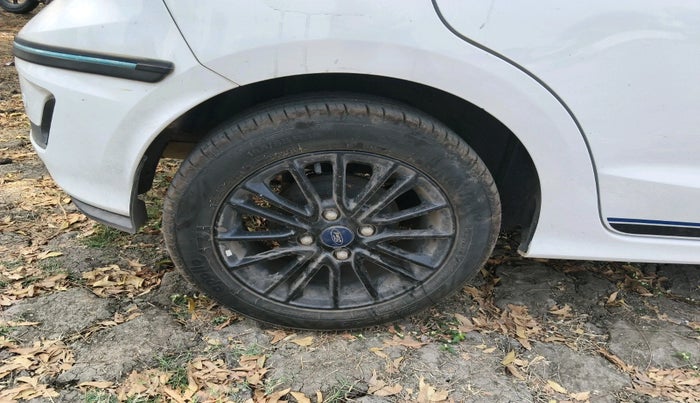 2019 Ford New Figo TITANIUM BLU 1.2 PETROL, Petrol, Manual, 52,629 km, tyre