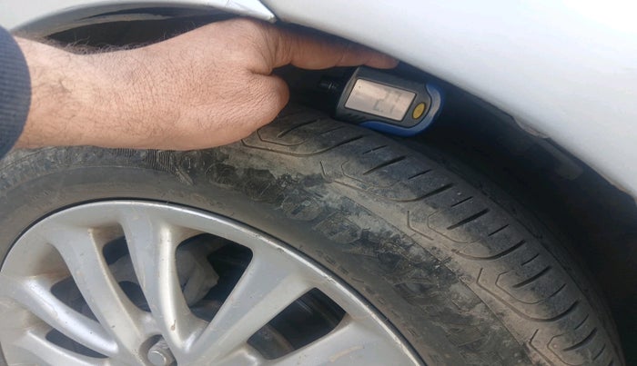 2011 Toyota Etios VX, CNG, Manual, 1,81,692 km, tyre