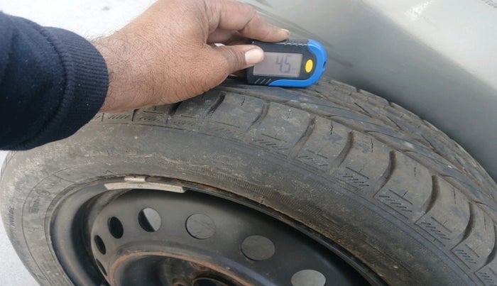 2011 Toyota Etios VX, CNG, Manual, 1,81,692 km, tyre