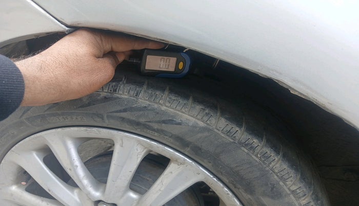 2011 Toyota Etios VX, CNG, Manual, 1,81,692 km, tyre