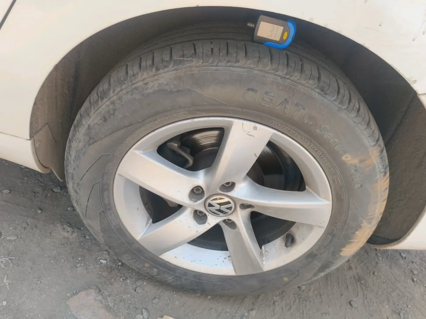 2011 Volkswagen Passat HIGHLINE DSG, Diesel, Automatic, 1,13,000 km, tyre