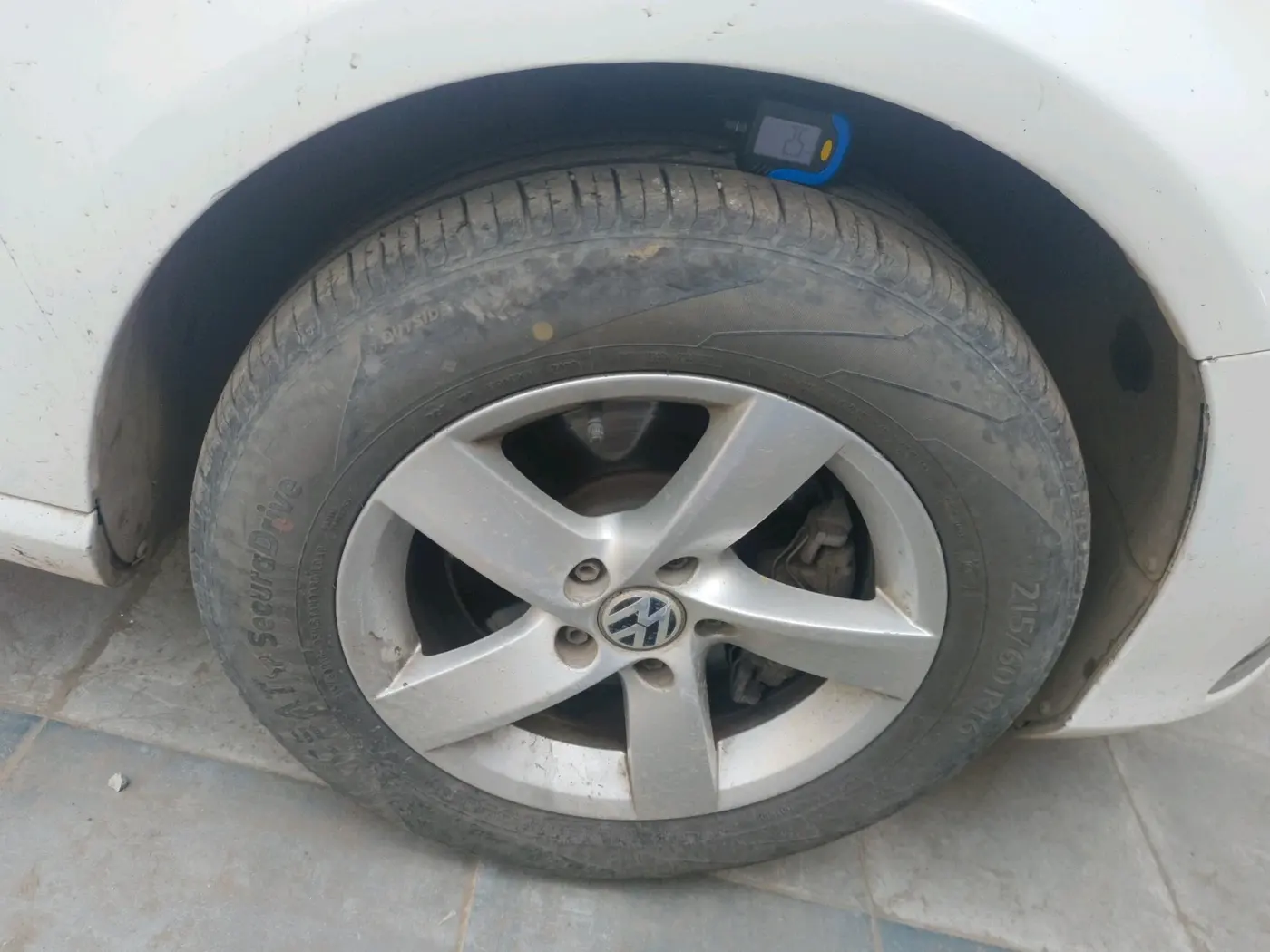 2011 Volkswagen Passat HIGHLINE DSG, Diesel, Automatic, 1,13,000 km, tyre