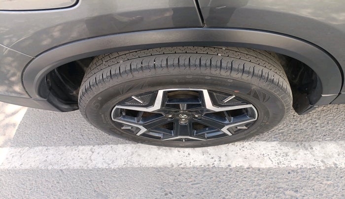 2023 Tata Safari Accomplished Plus AT, Diesel, Automatic, 75,428 km, tyre