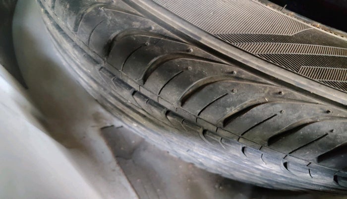 2015 Skoda Rapid AMBITION 1.5 TDI, Diesel, Manual, 1,67,211 km, tyre