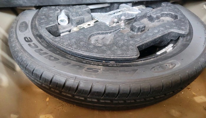 2016 Maruti Ciaz ZDI+ SHVS, Diesel, Manual, 2,05,835 km, tyre