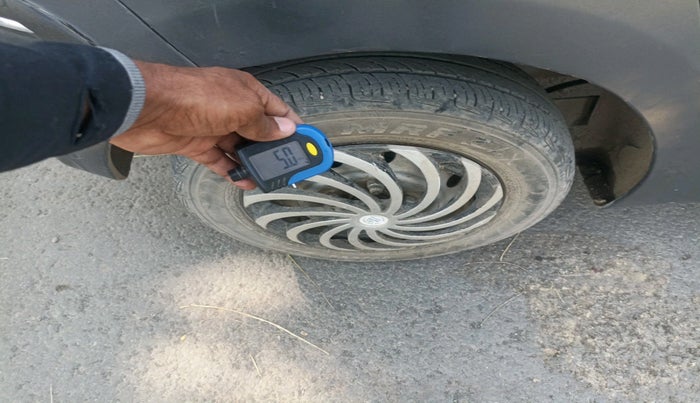 2015 Hyundai Eon ERA +, Petrol, Manual, 77,661 km, tyre