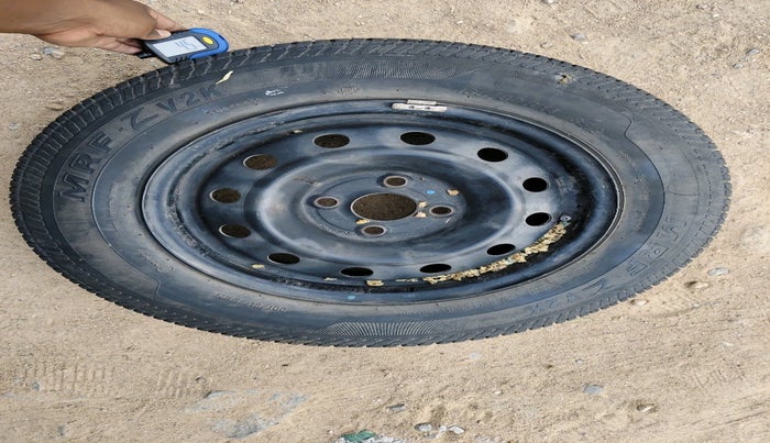 2013 Maruti Swift VXI, Petrol, Manual, 80,899 km, tyre