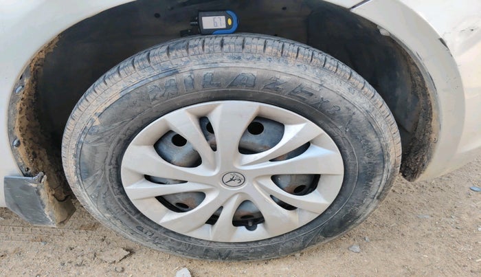 2013 Maruti Swift VXI, Petrol, Manual, 80,899 km, tyre