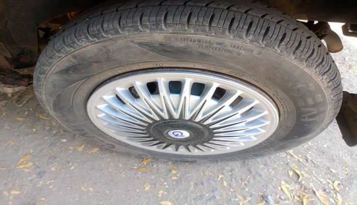 2017 Renault Kwid RXT 1.0, Petrol, Manual, 65,705 km, tyre