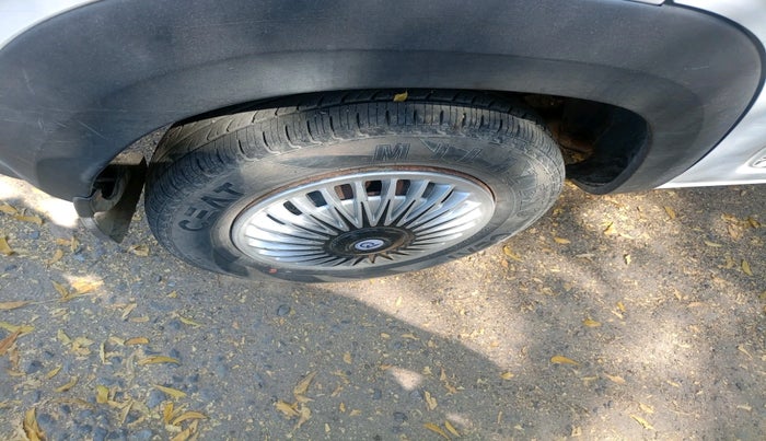 2017 Renault Kwid RXT 1.0, Petrol, Manual, 65,705 km, tyre