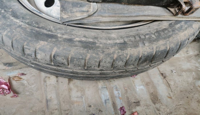 2011 Toyota Etios G, Petrol, Manual, 1,22,852 km, tyre