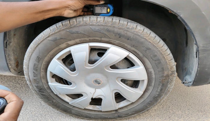 2016 Renault Kwid RXT 1.0, Petrol, Manual, 77,182 km, tyre