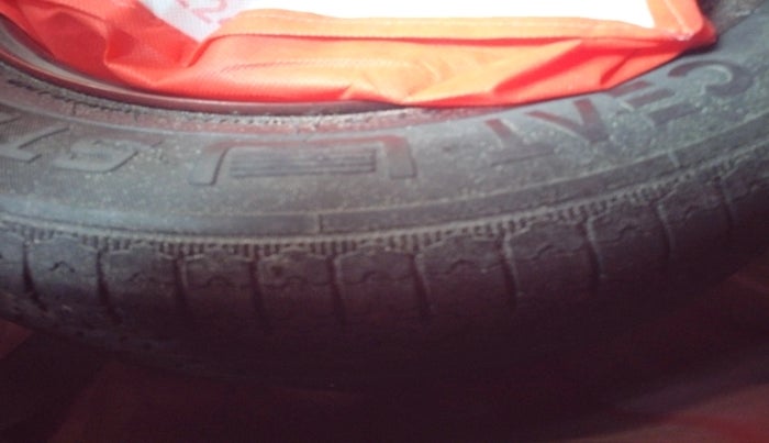 2021 Renault Kwid RXT 1.0 (O), Petrol, Manual, 29,256 km, tyre