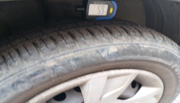 2021 Renault Kwid RXT 1.0 (O), Petrol, Manual, 29,256 km, tyre