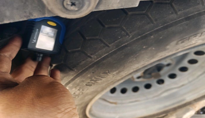 2022 Mahindra XUV700 AX7 Petrol MT 7 STR, Petrol, Manual, 90,532 km, tyre