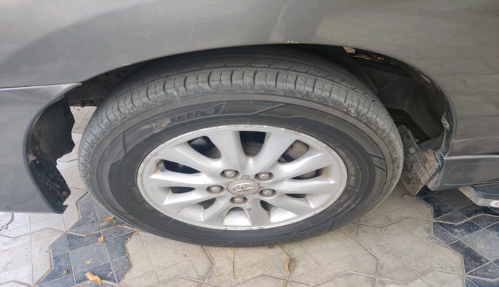 2012 Toyota Innova 2.5 VX 8 STR, Diesel, Manual, 1,23,653 km, tyre