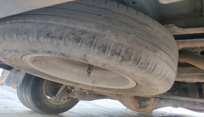 2012 Toyota Innova 2.5 VX 8 STR, Diesel, Manual, 1,23,653 km, tyre