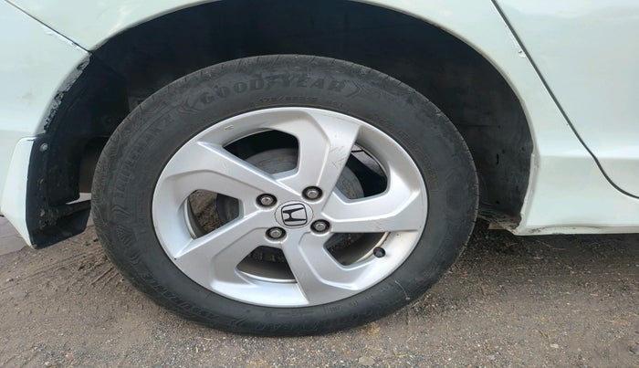 2015 Honda City 1.5L I-DTEC V, Diesel, Manual, 1,57,391 km, tyre