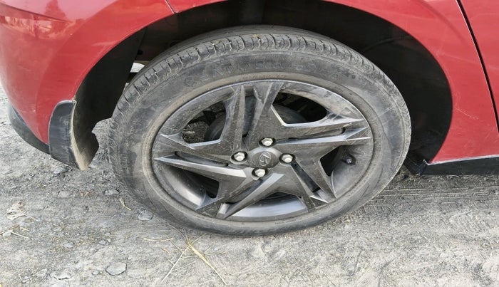 2021 Hyundai NEW I20 SPORTZ 1.2 AT, Petrol, Automatic, 34,600 km, tyre