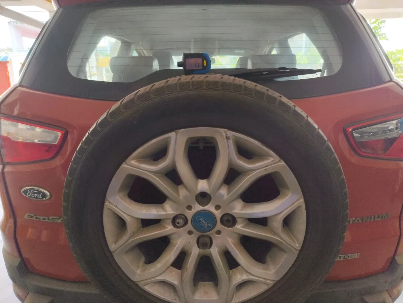 2015 Ford Ecosport TITANIUM 1.5L DIESEL (OPT), Diesel, Manual, 1,19,231 km, tyre