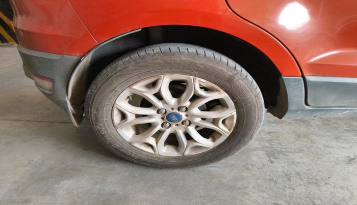 2015 Ford Ecosport TITANIUM 1.5L DIESEL (OPT), Diesel, Manual, 1,19,231 km, tyre