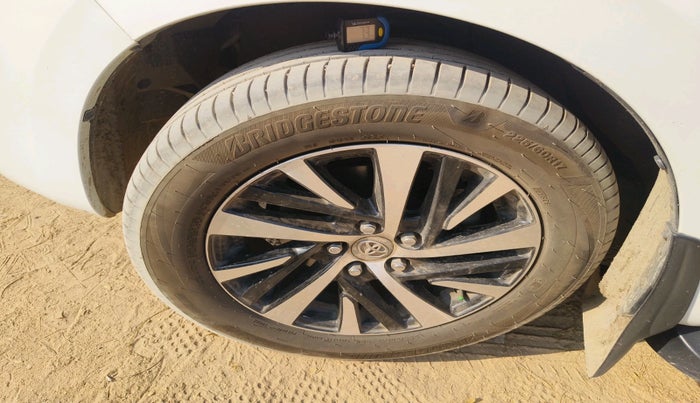 2023 Toyota Innova Crysta 2.4 ZX 7STR, Diesel, Manual, 62,634 km, tyre