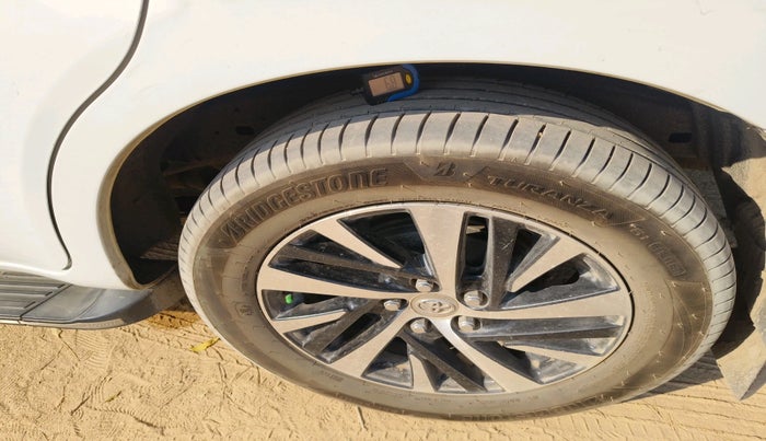 2023 Toyota Innova Crysta 2.4 ZX 7STR, Diesel, Manual, 62,634 km, tyre