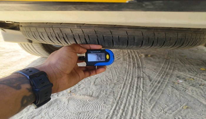 2023 Toyota Innova Crysta 2.4 ZX 7STR, Diesel, Manual, 62,634 km, tyre