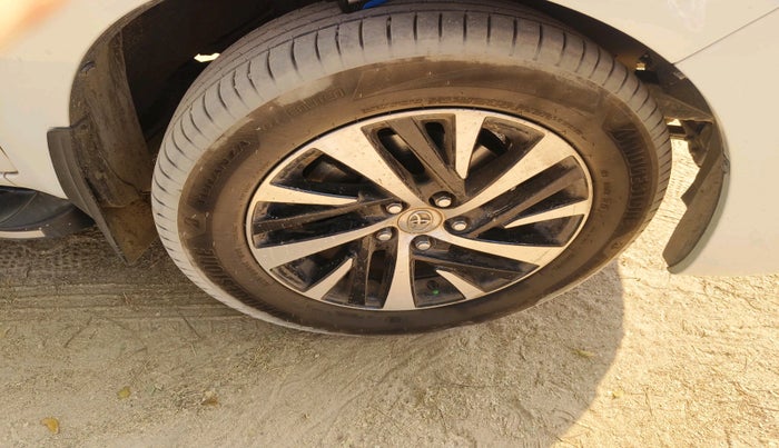 2023 Toyota Innova Crysta 2.4 ZX 7STR, Diesel, Manual, 62,634 km, tyre