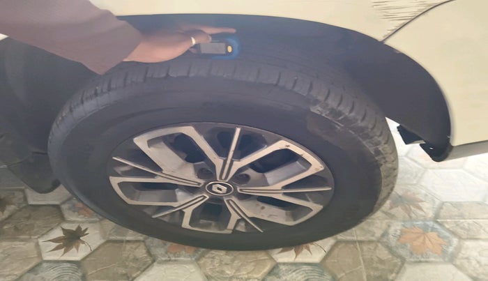 2021 Renault Duster RXZ 1.5 PETROL MT, Petrol, Manual, 28,233 km, tyre