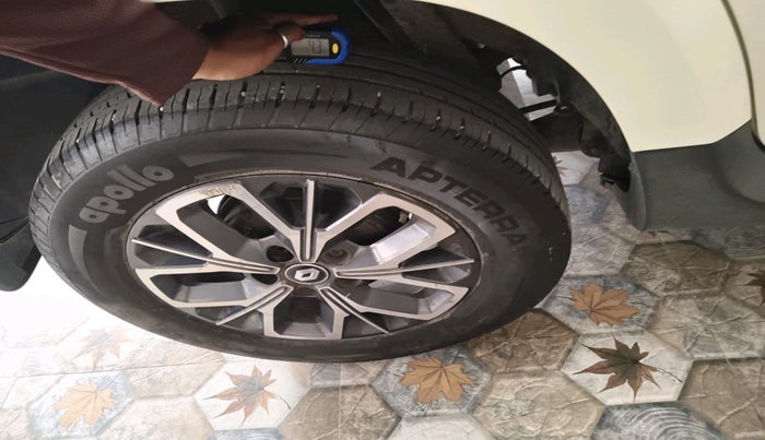 2021 Renault Duster RXZ 1.5 PETROL MT, Petrol, Manual, 28,233 km, tyre