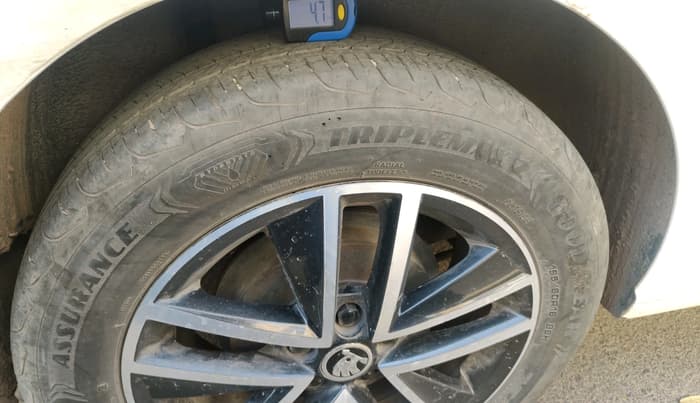 2019 Skoda Rapid STYLE 1.6 MPI AT, Petrol, Automatic, 1,18,849 km, tyre