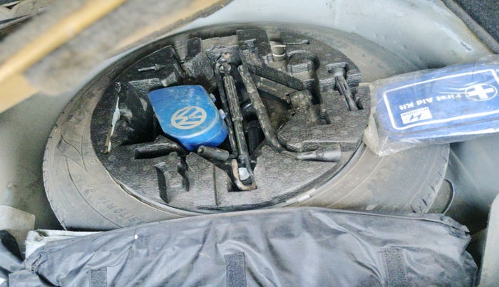 2016 Volkswagen Ameo HIGHLINE1.2L, Petrol, Manual, 73,898 km, tyre