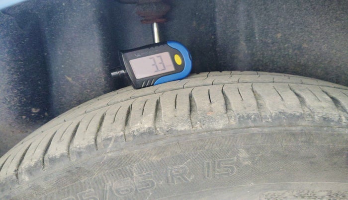 2016 Volkswagen Ameo HIGHLINE1.2L, Petrol, Manual, 73,898 km, tyre