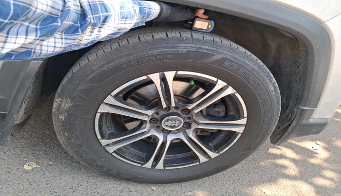 2018 Jeep Compass SPORT 2.0 DIESEL, Diesel, Manual, 1,42,898 km, tyre