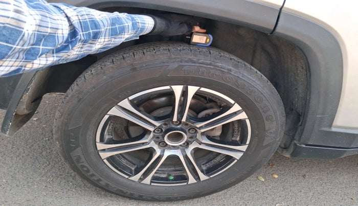 2018 Jeep Compass SPORT 2.0 DIESEL, Diesel, Manual, 1,42,898 km, tyre