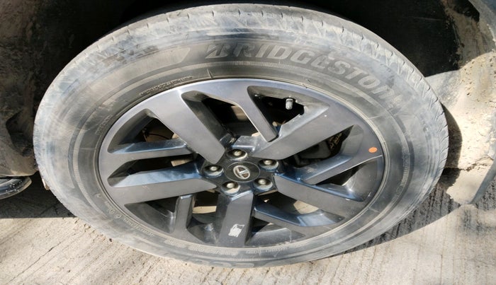 2022 Tata Safari XZA PLUS DARK EDITION, Diesel, Automatic, 63,857 km, tyre