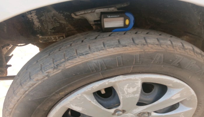 2013 Hyundai Eon ERA +, Petrol, Manual, 79,330 km, tyre