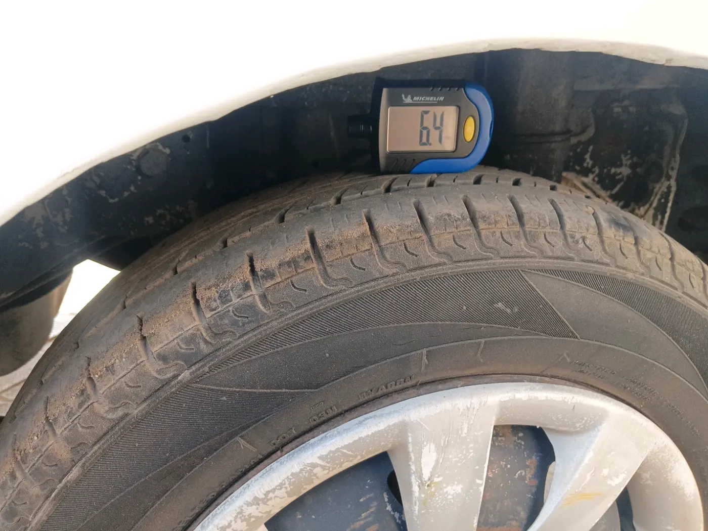 2013 Hyundai Eon ERA +, Petrol, Manual, 79,330 km, tyre